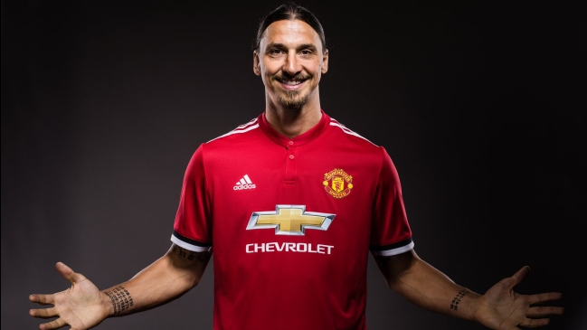 Zlatan Ibrahimovic firmó un contrato por un año con Manchester United Zlatan Ibrahimovic firmó un contrato por un año con Manchester United