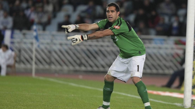 Claudio Bravo felicitó a ex compañero en Real Sociedad que jugó su partido 500 Claudio Bravo felicitó a ex compañero en Real Sociedad que jugó su partido 500