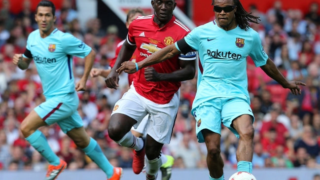 Manchester United igualó con FC Barcelona en partido de leyendas Manchester United igualó con FC Barcelona en partido de leyendas