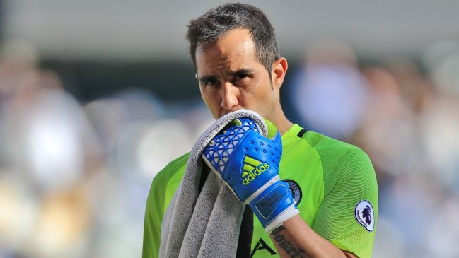 Ederson: Trato de imitar las cosas buenas de Claudio Bravo Ederson: Trato de imitar las cosas buenas de Claudio Bravo