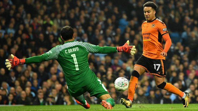 Claudio Bravo fue la gran figura en triunfo por penales de Manchester City sobre Wolverhampton Claudio Bravo fue la gran figura en triunfo por penales de Manchester City sobre Wolverhampton