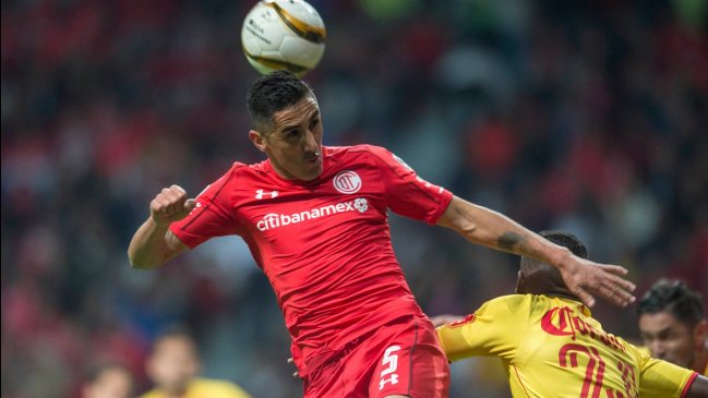 Toluca sorprendió a Morelia con remontada en los descuentos en choque de chilenos en México