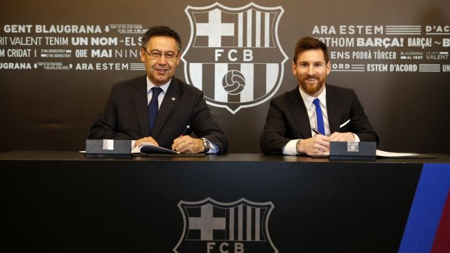 Lionel Messi renovó con FC Barcelona hasta junio de 2021 y con una nueva cláusula de rescisión Lionel Messi renovó con FC Barcelona hasta junio de 2021 y con una nueva cláusula de rescisión