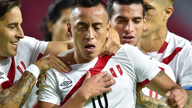 Christian Cueva: A Paolo Guerrero le están cortando las piernas