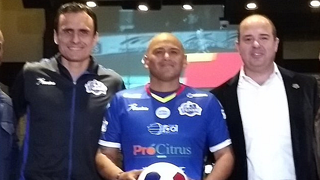 Humberto Suazo fue presentado como refuerzo estrella en equipo mexicano de showbol