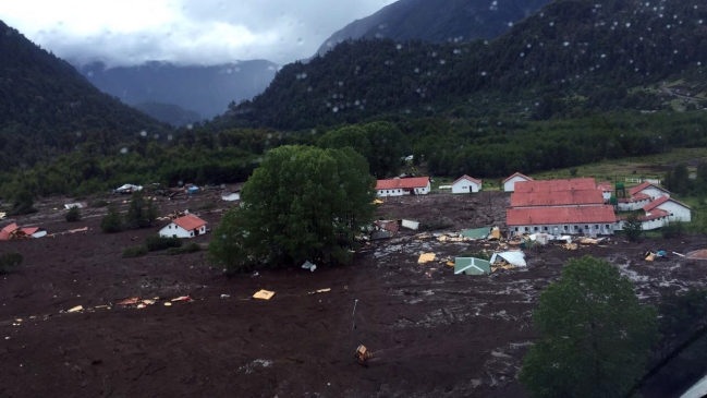 Desafío Levantemos Chile inició campaña para ir en ayuda de Chaitén Desafío Levantemos Chile inició campaña para ir en ayuda de Chaitén