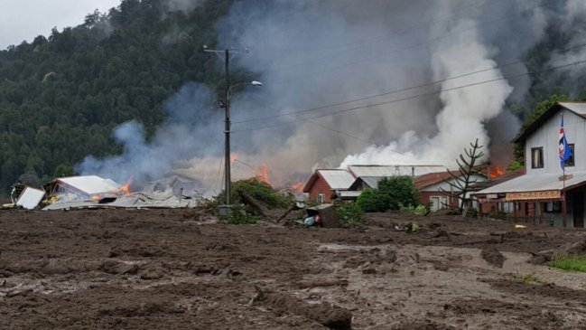 Aluvión e incendio en Chaitén: Un carabinero desaparecido