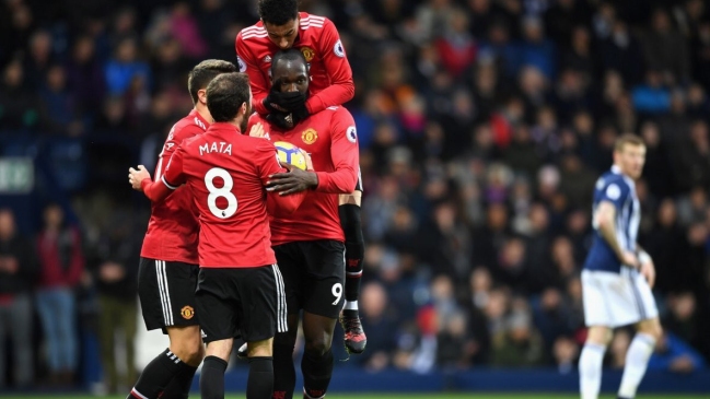 Manchester United batió a West Brom y continúa al acecho de M. City en la Premier League Manchester United batió a West Brom y continúa al acecho de M. City en la Premier League
