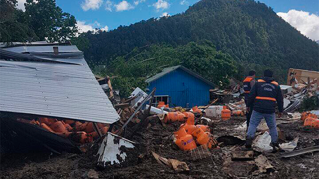 Mantienen evacuación preventiva y establecen zona de exclusión en Villa Santa Lucía