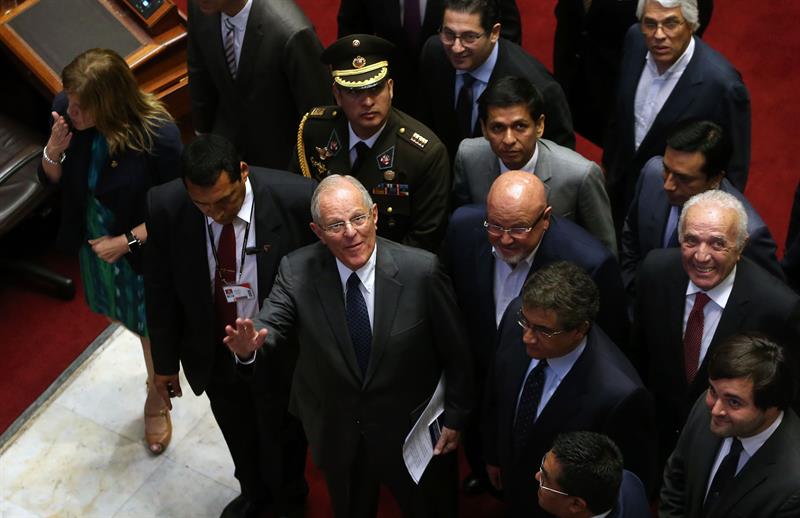 Perú: Congreso rechazó destitución del presidente Kuczynski