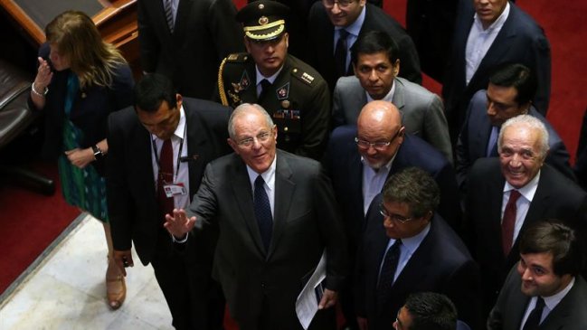 Perú: Congreso rechazó destitución del presidente Kuczynski