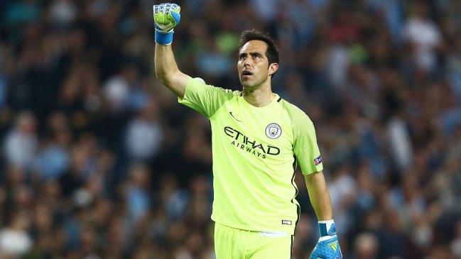 Claudio Bravo volvió a la acción en aplastante triunfo de Manchester City por la Copa FA Claudio Bravo volvió a la acción en aplastante triunfo de Manchester City por la Copa FA