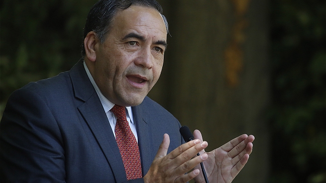 Críticas a diputado Espinoza por negarse a votar Identidad de Género durante visita del papa