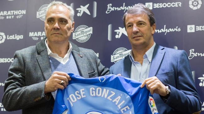 Málaga de Manuel Iturra presentó José González como nuevo entrenador Málaga de Manuel Iturra presentó José González como nuevo entrenador