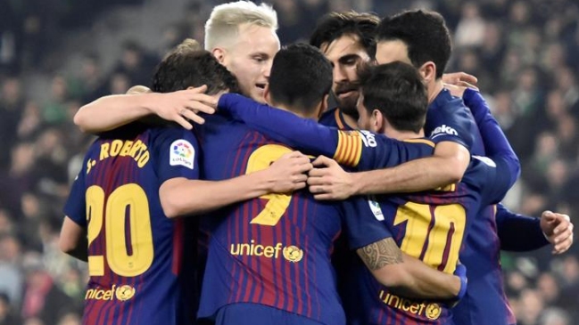 FC Barcelona también goleó y sigue al frente de la liga española FC Barcelona también goleó y sigue al frente de la liga española