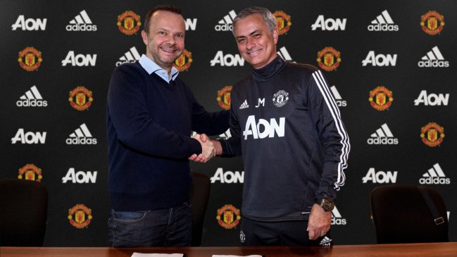 Jose Mourinho renovó su vínculo con Manchester United hasta 2020 Jose Mourinho renovó su vínculo con Manchester United hasta 2020
