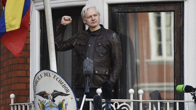Justicia británica mantuvo la orden de detención contra Julian Assange