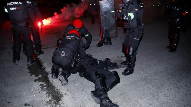 Un policía murió entre los enfrentamientos de barristas de Athletic Bilbao y Spartak Moscú Un policía murió entre los enfrentamientos de barristas de Athletic Bilbao y Spartak Moscú