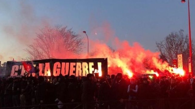 Dos hinchas radicales de PSG fueron arrestados frente al hotel de Real Madrid Dos hinchas radicales de PSG fueron arrestados frente al hotel de Real Madrid
