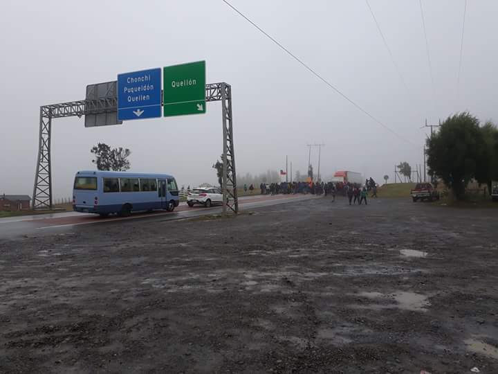 Pescadores de Cucao protestaron por exclusión en entrega del bono de marea roja