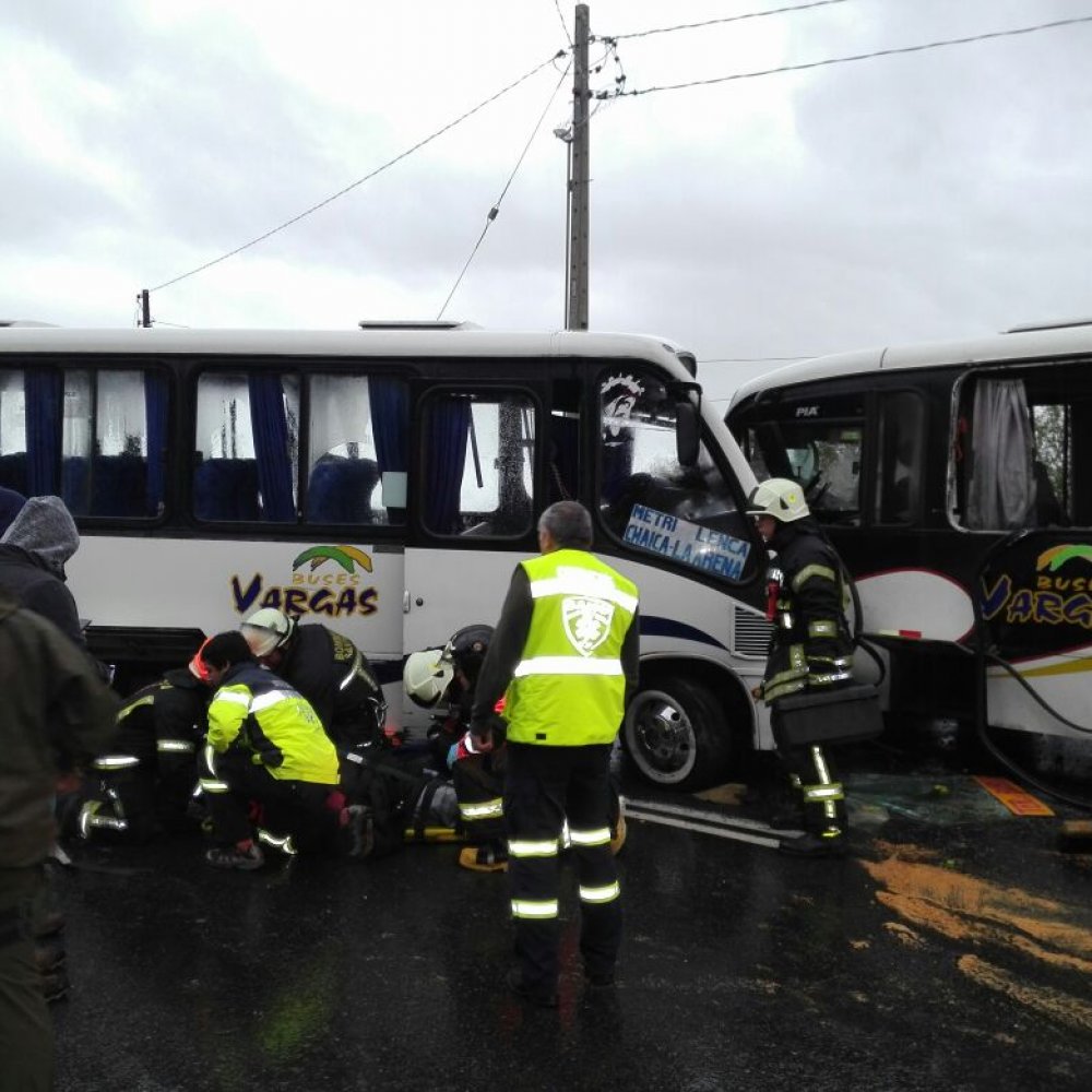 Puerto Montt: Choque de buses deja dos conductores graves Puerto Montt: Choque de buses deja dos conductores graves