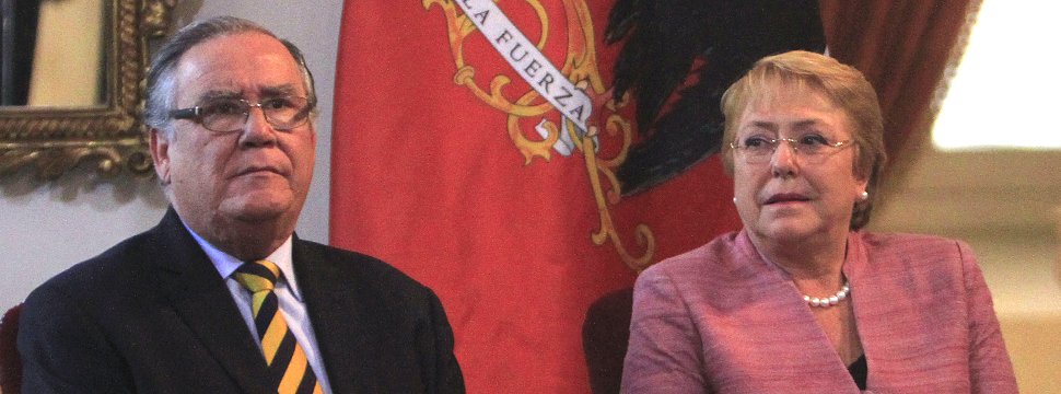 Acusan que el ministro Jaime Campos 