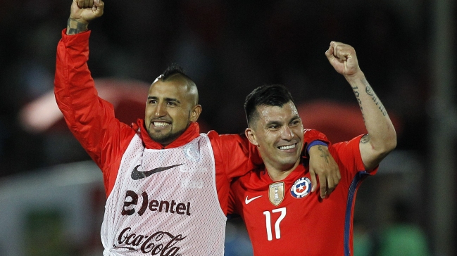 UEFA destacó fraternal abrazo de Medel y Vidal en Champions League UEFA destacó fraternal abrazo de Medel y Vidal en Champions League