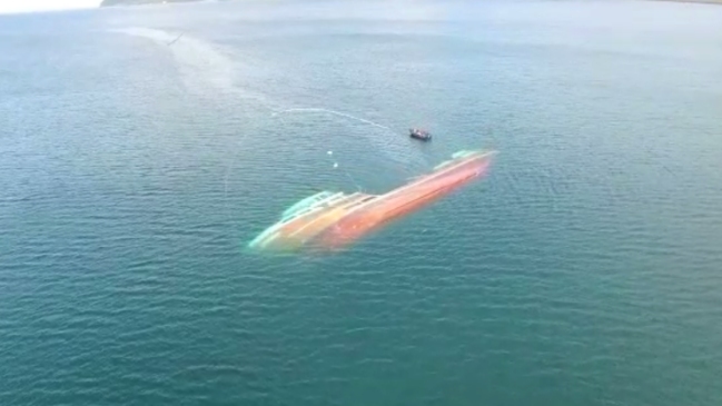 Aprueban plan para reflotar en 80 días barco salmonero hundido en Chonchi Aprueban plan para reflotar en 80 días barco salmonero hundido en Chonchi