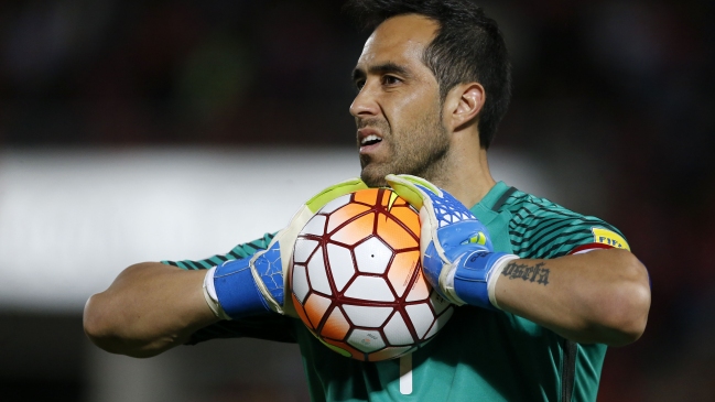 Claudio Bravo entrenó con el plantel de Magallanes en Malloco Claudio Bravo entrenó con el plantel de Magallanes en Malloco