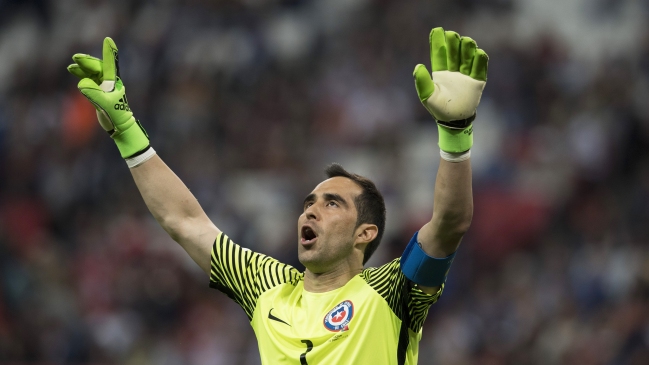 Claudio Bravo compartió con pequeños futbolistas en el complejo El Uno Campus Claudio Bravo compartió con pequeños futbolistas en el complejo El Uno Campus