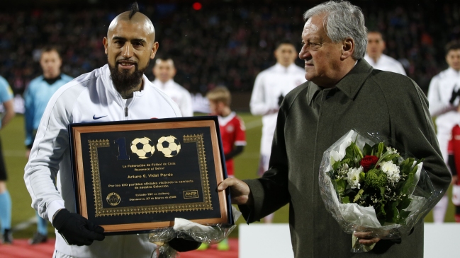 Arturo Vidal replicó saludo de Gary Medel: Muchas gracias, querido capitán Arturo Vidal replicó saludo de Gary Medel: Muchas gracias, querido capitán