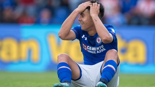 Felipe Mora estará al menos 15 días fuera de las canchas en Cruz Azul Felipe Mora estará al menos 15 días fuera de las canchas en Cruz Azul