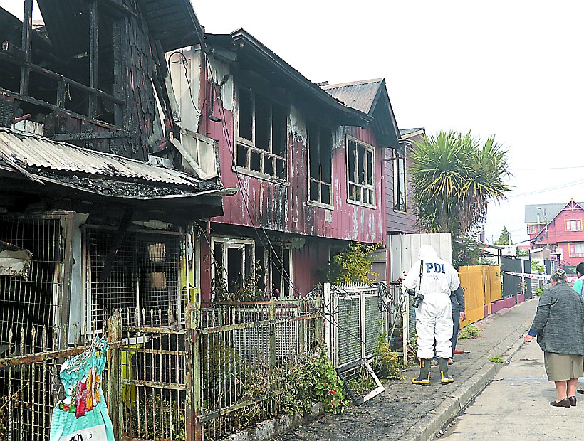 Familias afectadas por incendio en Dalcahue recibirán subsidios para reconstruir sus viviendas Familias afectadas por incendio en Dalcahue recibirán subsidios para reconstruir sus viviendas