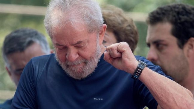 Lula Da Silva defiende su inocencia y anuncia que cumplirá el mandato de prisión