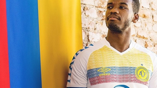 Chapecoense presentó nueva camiseta en honor a Colombia Chapecoense presentó nueva camiseta en honor a Colombia