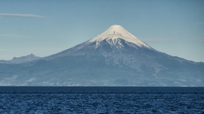 Autoridades monitorean volcán Osorno tras sismo este sábado Autoridades monitorean volcán Osorno tras sismo este sábado