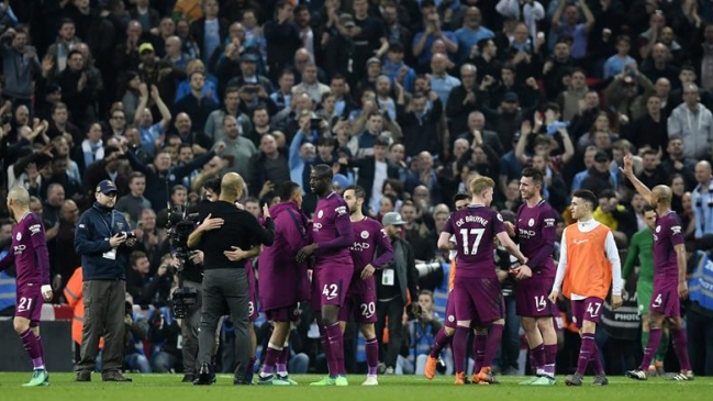Manchester City y Claudio Bravo se coronaron campeones de la Premier League Manchester City y Claudio Bravo se coronaron campeones de la Premier League