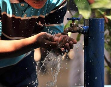 Osorno: Rotura de matriz de agua provoca corte de suministro a 16 mil familias Osorno: Rotura de matriz de agua provoca corte de suministro a 16 mil familias