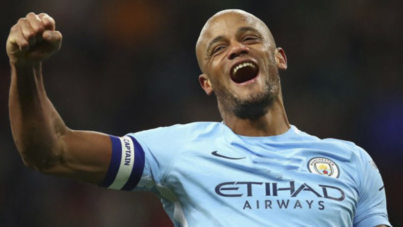 Kompany dio un animado discurso en un pub tras ganar la Premier con Manchester City Kompany dio un animado discurso en un pub tras ganar la Premier con Manchester City