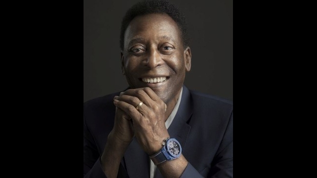 Pelé presentó el nuevo reloj de la UEFA Champions League Pelé presentó el nuevo reloj de la UEFA Champions League