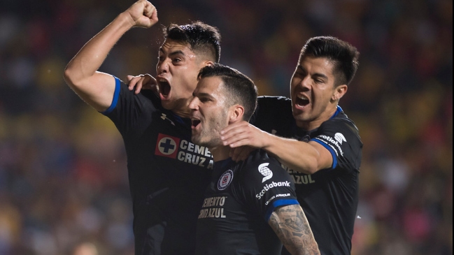Cruz Azul venció a Veracruz por la liga mexicana con presencia de chilenos Cruz Azul venció a Veracruz por la liga mexicana con presencia de chilenos