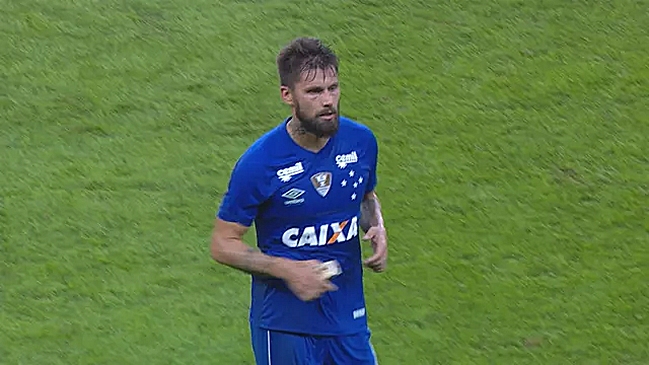 Cruzeiro sumó su primer punto en el Brasileirao en pálido empate con Inter de Porto Alegre Cruzeiro sumó su primer punto en el Brasileirao en pálido empate con Inter de Porto Alegre