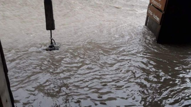 Lluvias provocaron inundación en el centro de Ancud
