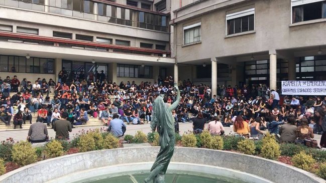 Toma feminista en Facultad de Derecho de la Universidad de Chile cumplió una semana