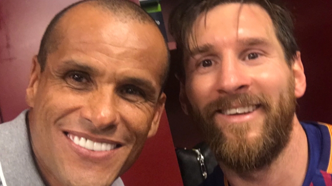 Rivaldo visitó el vestuario de FC Barcelona tras empate en el clásico con Real Madrid Rivaldo visitó el vestuario de FC Barcelona tras empate en el clásico con Real Madrid