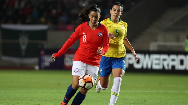Jugadoras de la Roja acusaron a Colo Colo de impedirles jugar en el extranjero Jugadoras de la Roja acusaron a Colo Colo de impedirles jugar en el extranjero