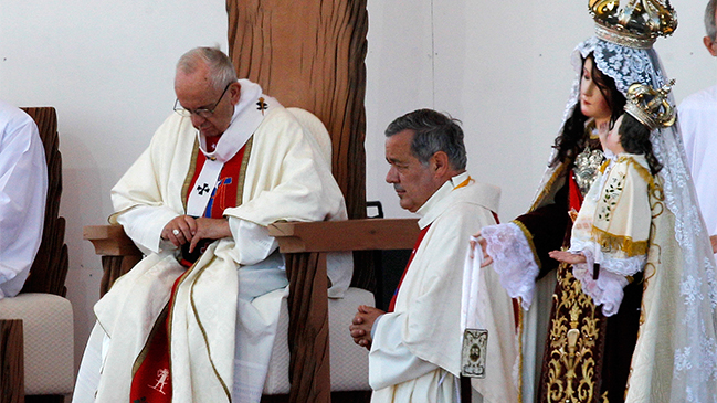 Obispo de Puerto Montt defendió silencio de Barros previo a reunión con el papa Obispo de Puerto Montt defendió silencio de Barros previo a reunión con el papa