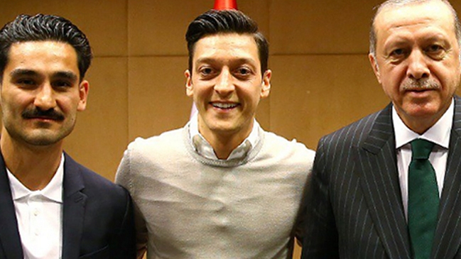 Federación Alemana criticó imagen de Gundogan y Ozil con presidente de Turquía Federación Alemana criticó imagen de Gundogan y Ozil con presidente de Turquía