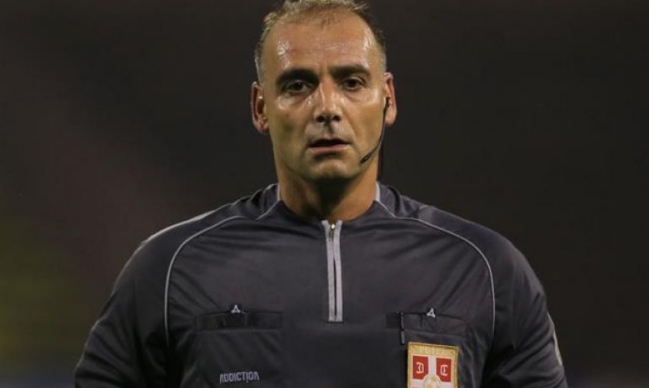 Un árbitro fue detenido en Serbia por cobrar un penal inexistente Un árbitro fue detenido en Serbia por cobrar un penal inexistente