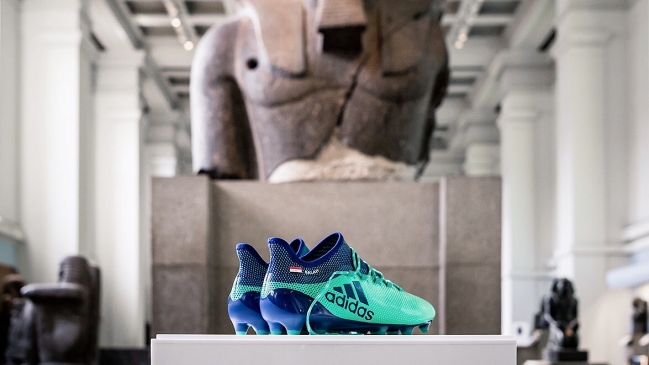 El Museo Británico exhibe zapatos del egipcio Mohamed Salah El Museo Británico exhibe zapatos del egipcio Mohamed Salah